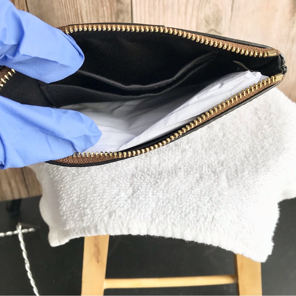 🆕 Coach Cross Zip Wristlet - Picture 6 of 7